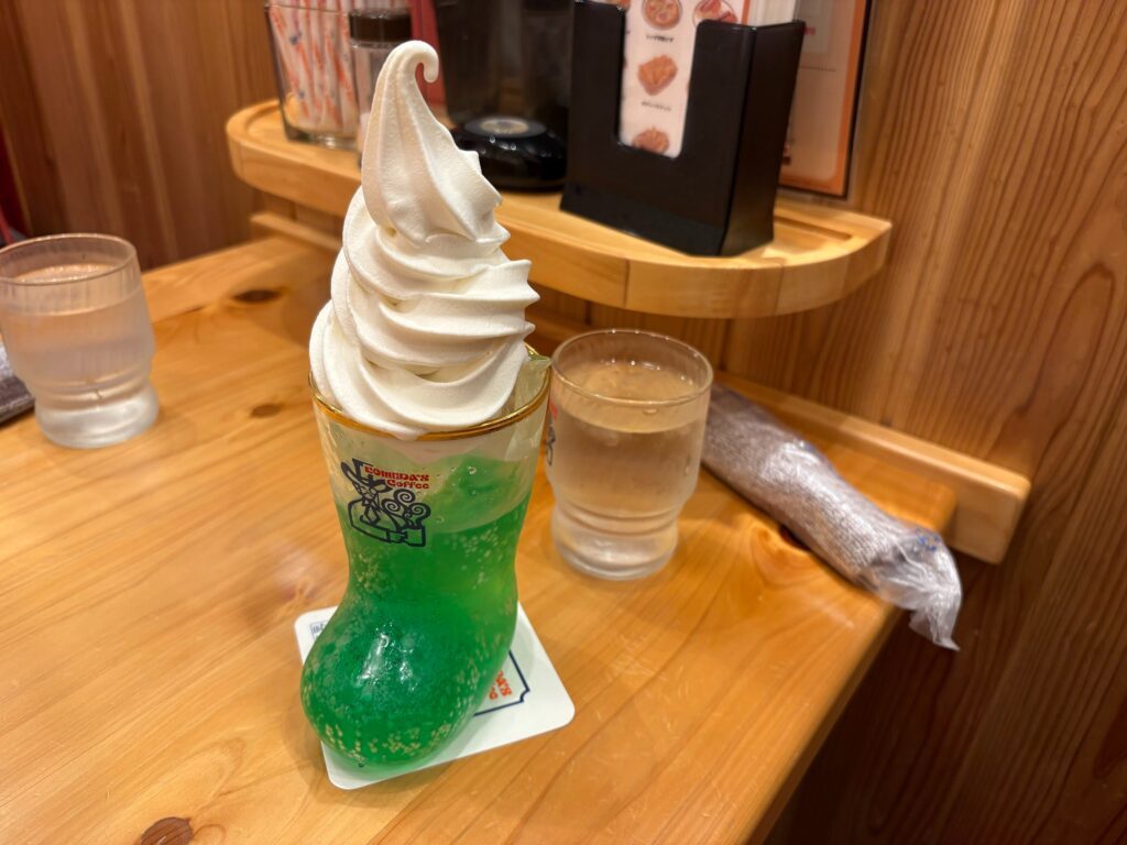 コメダ珈琲店のクリームソーダ（＠y_kusa93さんより提供）