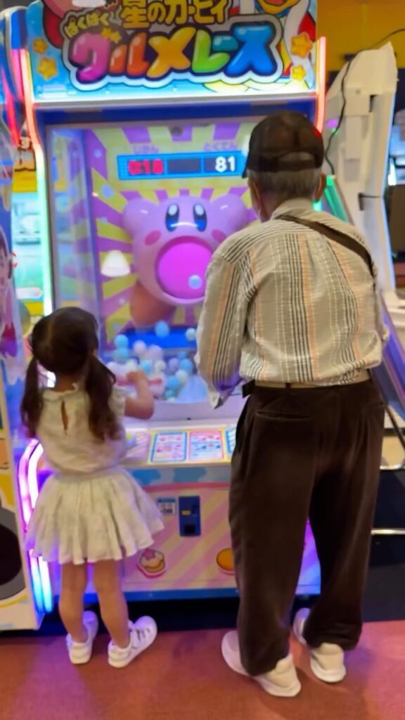 ゲームセンターでの様子①（＠amelia.tokyoさんより提供）