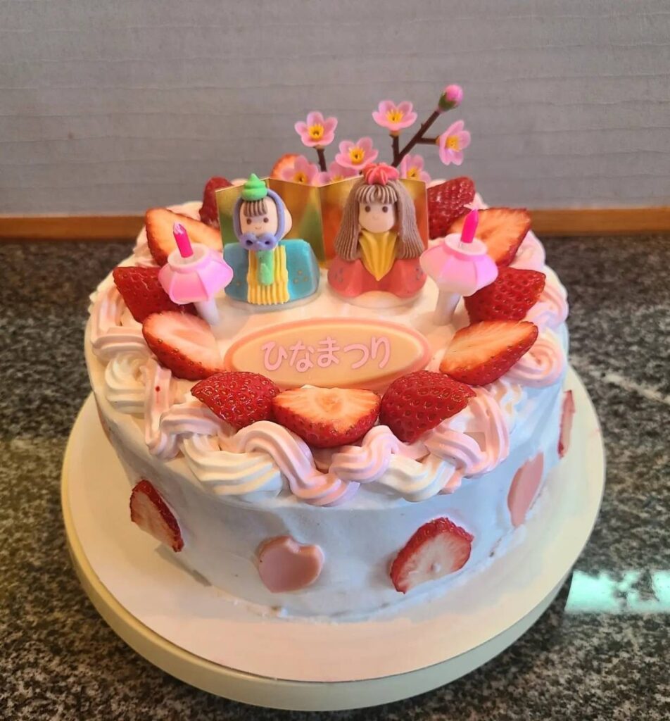 ひな祭りのケーキ（＠naoki.shinyoさんより提供）