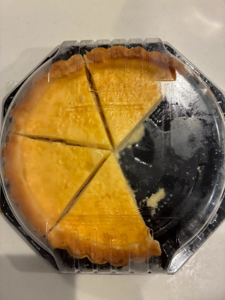 購入したチーズケーキ①（＠y.y.k.0310さんより提供）