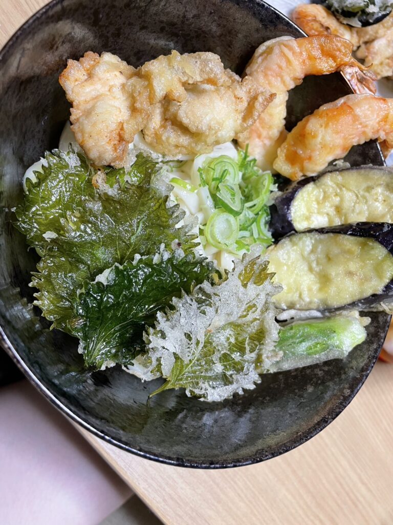 天ぷらうどん①（＠oyasai.commeさんより提供）