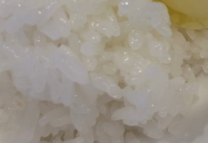 母からもらった”いいトコの卵”。→割ってみると…「ヒィッ！」思わず声が出てしまった光景に「これはびっくりするww」「初めて見ました！」