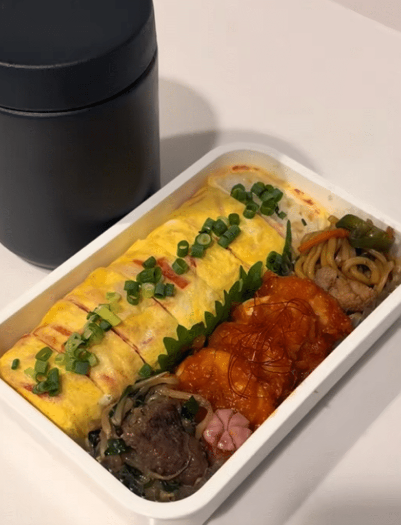 天津飯弁当④（＠17_bentoさんより提供）
