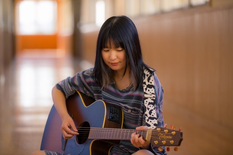 秋田県出身のシンガーソングライター・大川ちさとさん（大川さん提供）