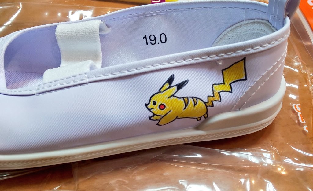 『息子に上履きにピカチュウ描いてくれ言われたけどこれでええのか』(@Wwmajidesorenaさんより提供)
